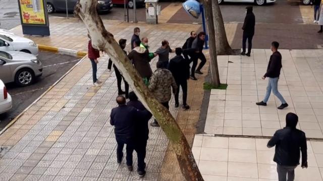 Taksici müşteri kavgası kanlı bitti: 3 yaralı