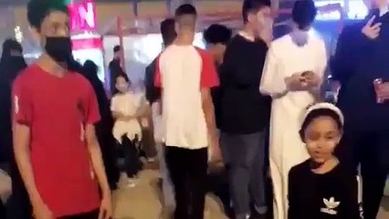 تجمهر الفتيات حول ريان جيلر يستفز الجمهور