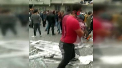 Video herunterladen: - Gaziosmanpaşa Kazım Karabekir Mahallesi'nde bir apartman dairesinde doğalgaz patlaması meydana geldi. Olay yerine çok sayıda itfaiye ve sağlık ekibi sevk edildi.