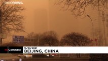 شاهد: عاصفة رملية قوية تجتاح العاصمة الصينية بكين وتتسبب في إلغاء مئات الرحلات