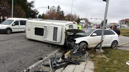 Isparta'da 6 kişinin yaralandığı kazada can pazarı