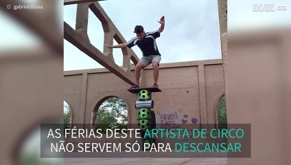 Artista de circo partilha o seu talento nas férias!