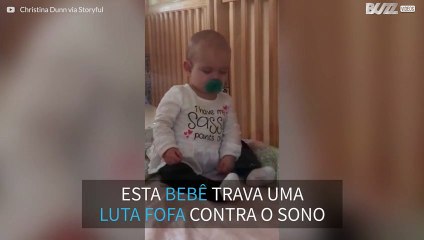 Bebê trava batalha intensa contra o sono