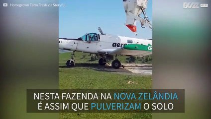 Avião de fertilizante pousa em estrada rural íngrime na Nova Zelândia