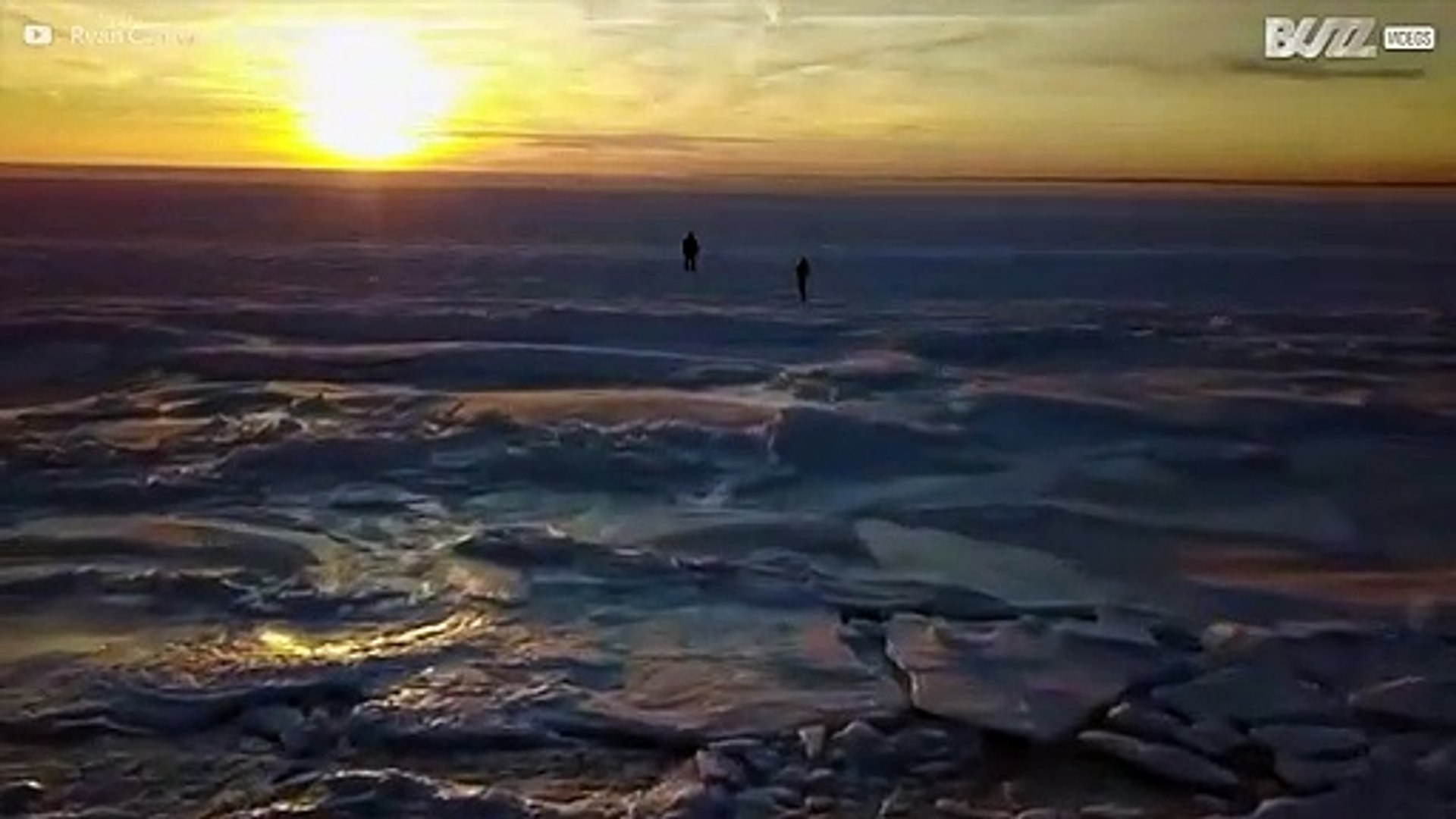 Drone filma praia em Massachusetts completamente congelada