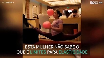 Dançarina mostra elasticidade e equilíbrio impressionante