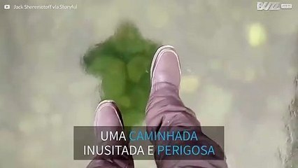 Homem se arrisca para filmar caminhada em lago congelado