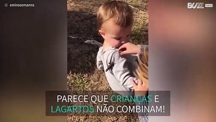 Amigos? Criança fica perturbada com lagartinho inofensivo!