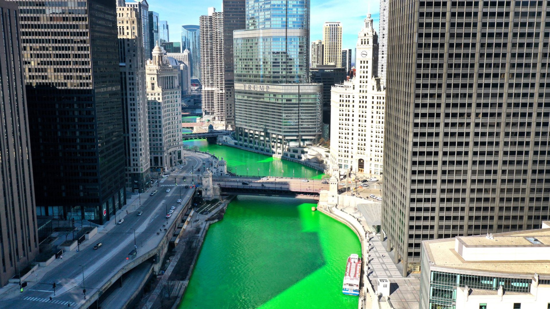 ⁣Chicago Mayor Surprises Residents With Green River for St. Patrick's Day