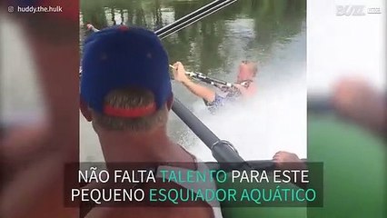 Menino impressiona no esqui aquático... mas por pouco tempo!