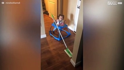 Avó arranjou a melhor empregada: a sua pequena neta!