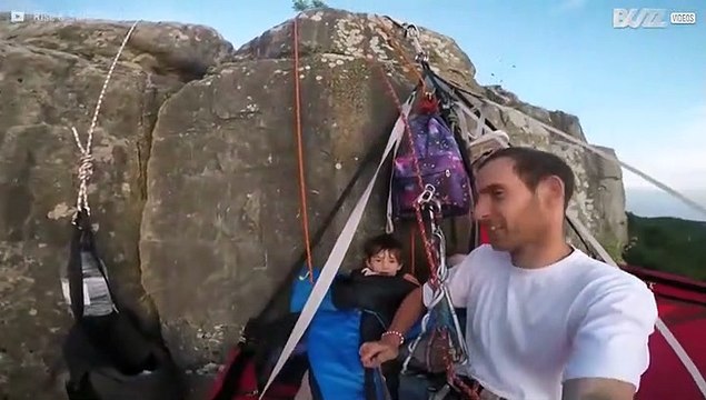 Irmãos recebem prenda surpresa extremamente adorável!