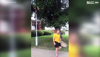 Praticante de parkour executa acrobacia após inúmeras tentativas