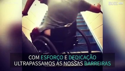 O treino deste homem de cadeira-de-rodas é subir escadas sozinho