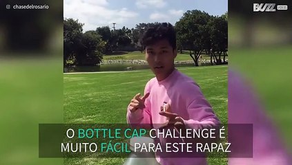 jovem impressiona no Bottle Cap Challenge