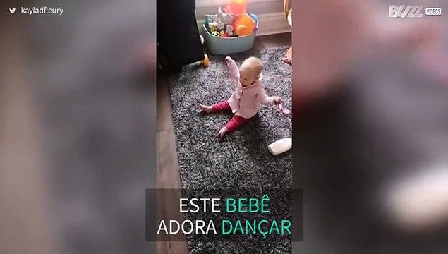 Mãe filma bebê dançando ao som de hip hop
