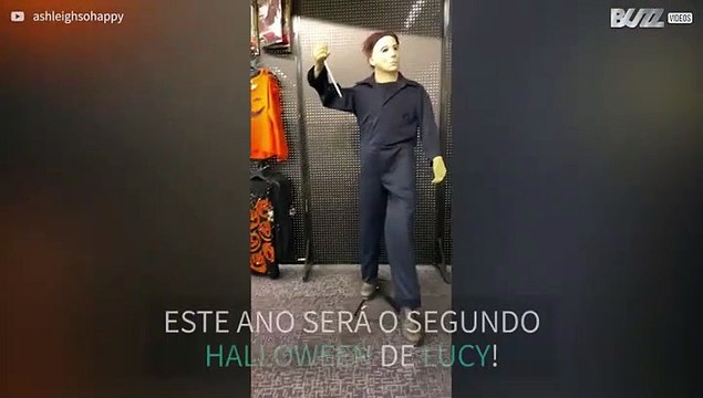 Criança adora manequins assustadores!