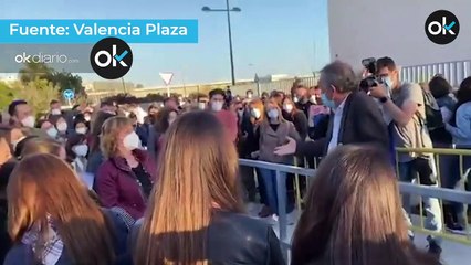 Tải video: La Consejeria de Sanidad manda a casa sin vacunar a miles de docentes ya convocados