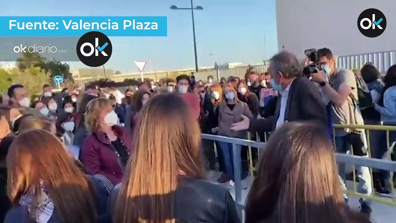 La Consejeria de Sanidad manda a casa sin vacunar a miles de docentes ya convocados