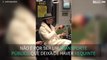 Homem estiloso bebe chá em copo de vinho no metro na china