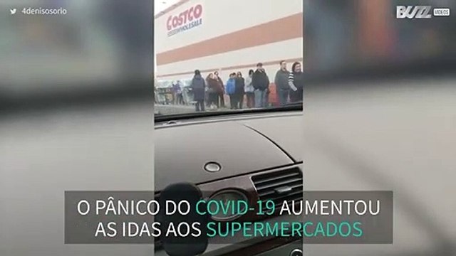 O pânico do Covid-19: Pessoas fazem filas gigantes no supermercado