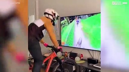 Quarentena não impede jovem de fazer downhill