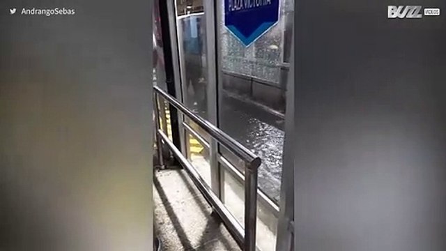 Inundações assustadores atingem o Equador