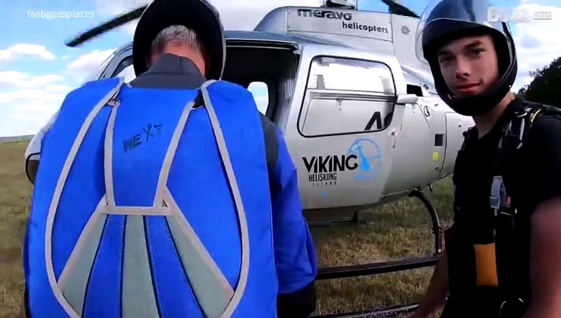 Aventureiros fazem incrível skydive de helicóptero