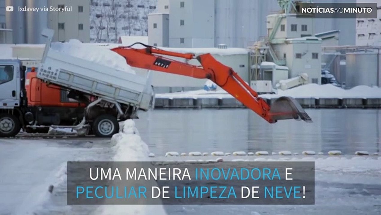 Trabalhadores no Japão limpam neve de forma inovadora!