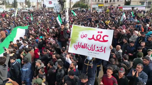 Milhares protestam em Idlib