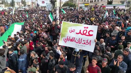 Milhares protestam em Idlib