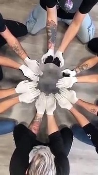 Mains noires, mains blanches : chorégraphie incroyable