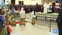 Mozambico suore danzano per il Papa