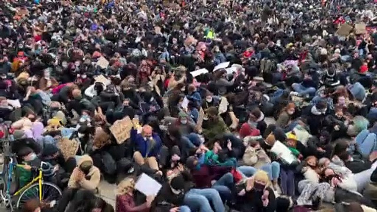 Sie war auf dem Heimweg: Mord an Sarah Everard (33) sorgt für Debatte