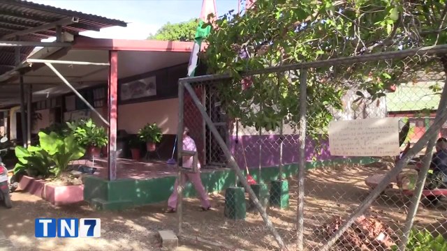 Congelamiento de plazas obliga a niños de Nicoya a caminar 5 kilómetros para llegar a escuela