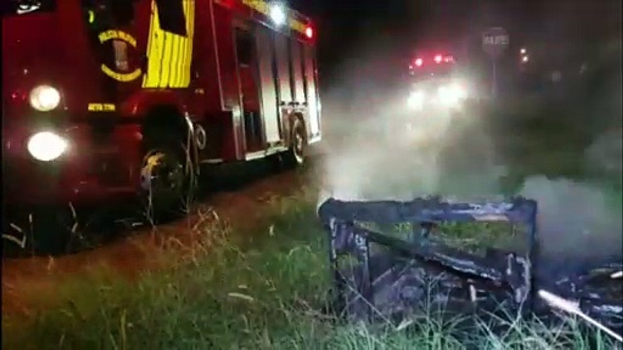 Fogo em sofá causa princípio de incêndio em casa no Morumbi; três caminhões dos Bombeiros foram mobilizados