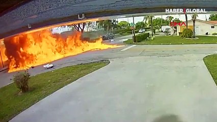 Arabanın üstüne düşen uçak kamerada