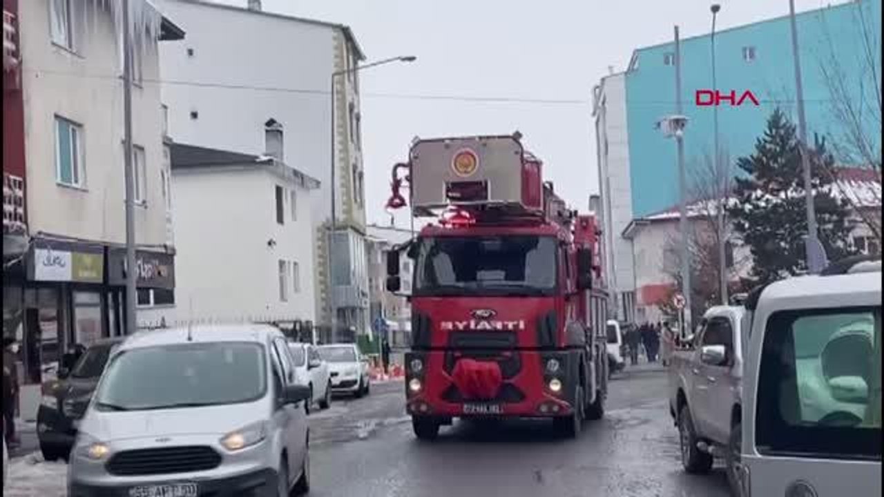 ARDAHAN Ağacın dallarına takılan güvercini itfaiye kurtardı
