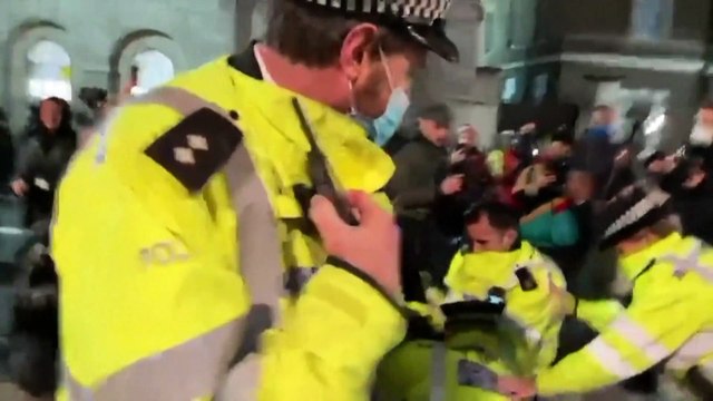 Лондон: акции протеста не прекращаются