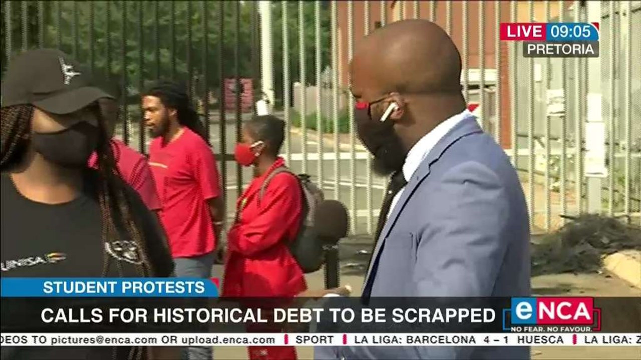Students continue protests against historical debts