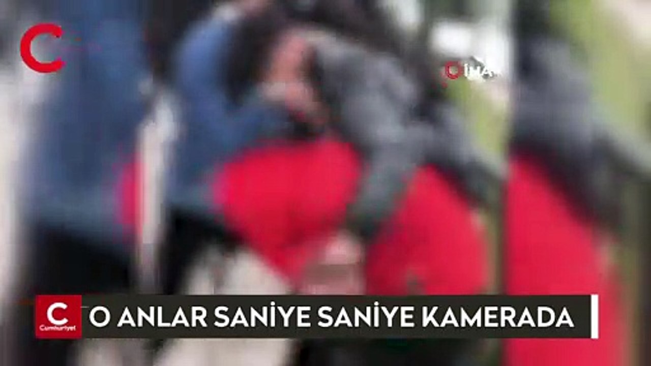 Gençler birbirine girdi, kız arkadaşları videoya çekti: Vurun, vurun