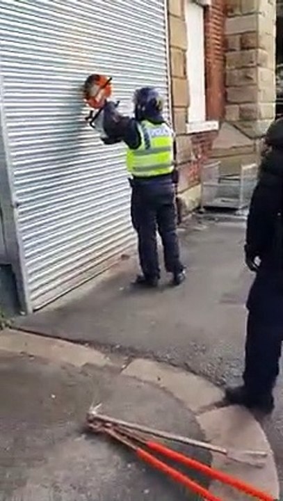 Cars and Class A drugs recovered in Sheffield warrant  Officers from Sheffield Proactive CID had a productive morning yesterday, recovering six vehicles suspected to be stolen and Class A drugs from an industrial lockup (15 March).