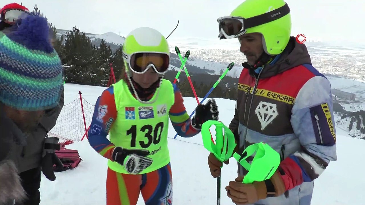 Yarışmacılar Aslı Nemutlu adına yarıştı