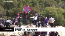 شاهد: طائرات ورقية تغزو سماء أثينا احتفالاً بـ