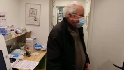 Desconcierto entre los franceses tras la suspensión de la vacuna de AstraZeneca