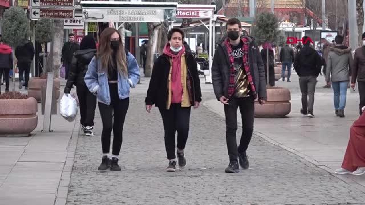 'Çok yüksek riskli' Konya'da, maske kuralı unutuldu