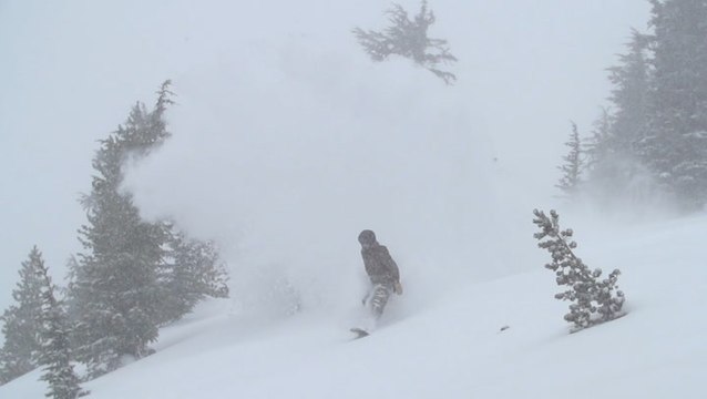 Fresh pow! Heavy snow falls on California ski resort
