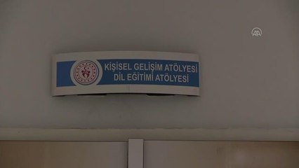 Download Video: İşitme engelli yakınlarıyla iletişim kurmak için işaret dili öğreniyorlar