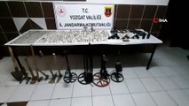 Kaçak kazı yapan şahsın evinde yüzlerce sikke yakalandı
