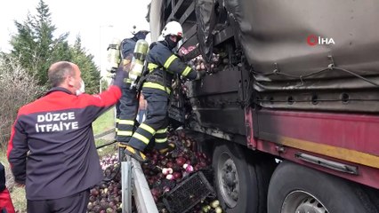 Turp yüklü tırın lastikleri yandı